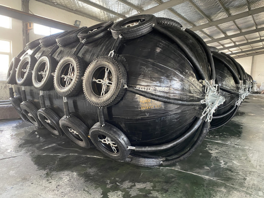 50 Kpa 80 Kpa Marine Boat Fenders Rubber Fenders pour des docks