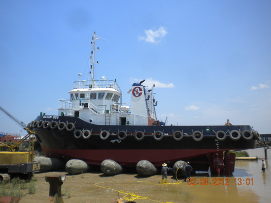 Le caoutchouc de expédition gonflent les airbags de lancement de péniche de bateau accouplant le levage