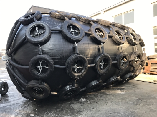 Fender en caoutchouc durable pour les navires pour les environnements à haute pression avec peu d'entretien