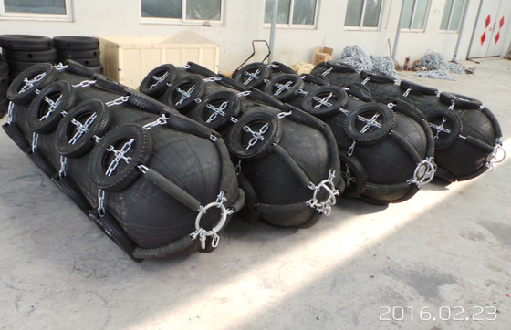 Accessoires en caoutchouc pneumatiques de galvanisation d'immersion chaude d'amortisseurs de bateau submersible de l'amortisseur ISO17357