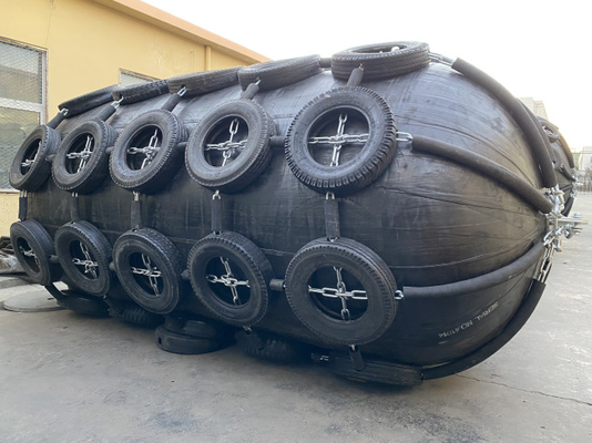 Pare-chocs de amarrage à quai de dock d'ISO17357 Marine Pneumatic Rubber Fenders Ship