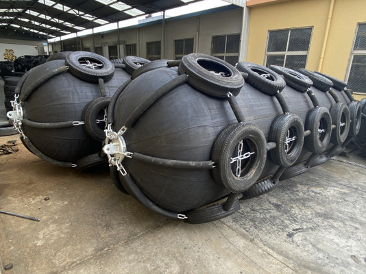 Les accessoires galvanisés embarquent l'amortisseur en caoutchouc 80kpa Yokohama pneumatique Marine Fenders