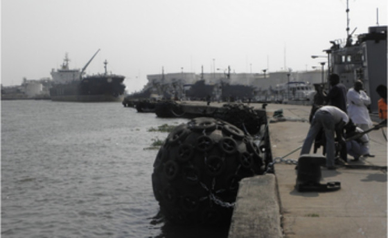 Flottement gonflable de amarrage à quai de noir en caoutchouc d'amortisseur de Yokohama de protection de bateau pneumatique
