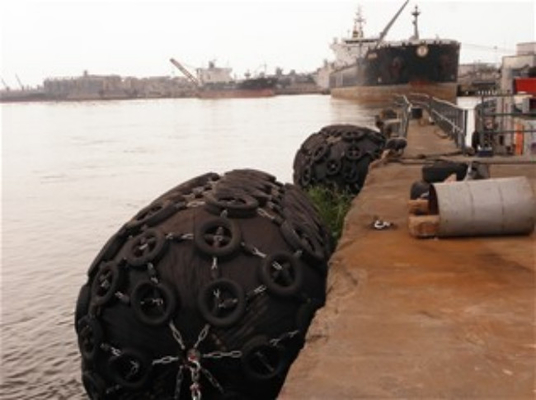 pare-chocs en caoutchouc de canot en caoutchouc d'absorption de haute énergie de noir d'amortisseur du bateau 80kpa
