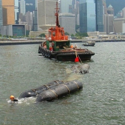 Sous les airbags noirs de renflouement de repêchage de canot en caoutchouc d'airbags de récupération de bateau de l'eau
