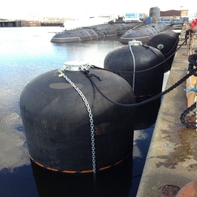 Les amortisseurs en caoutchouc pneumatiques hydrauliques d'amortisseur submersible de la marine 50kpa ont adapté des tailles aux besoins du client